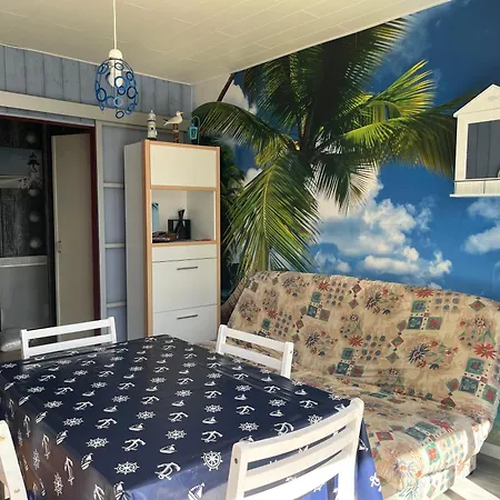Les Vignes Apartment *